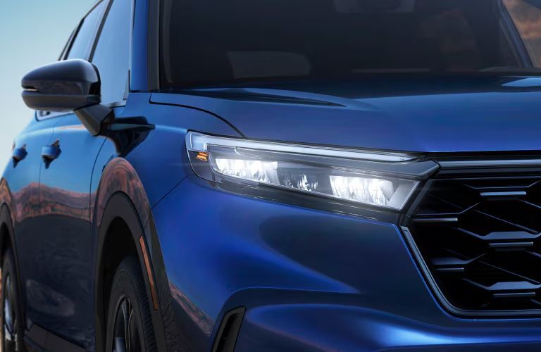 Headlight and front grille of the 2024 Honda CR-V