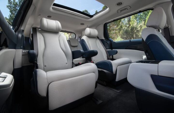 2025 Kia Carnival seating arrangement