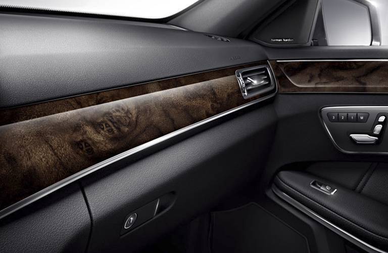 2016 Mercedes-Benz E400 front passenger dash area