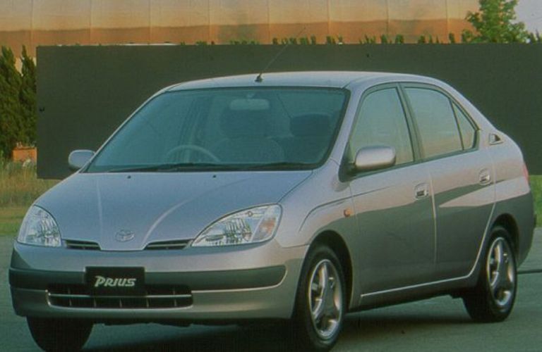 front quarter view of the 1998 Toyota Prius