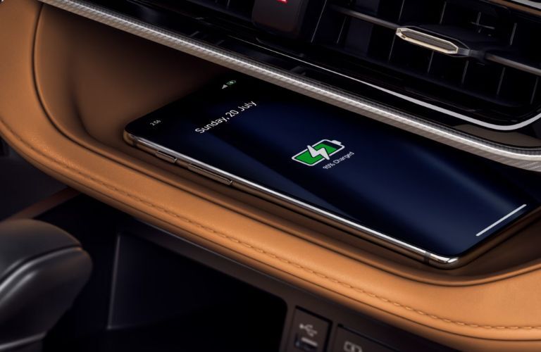 wireless charging in the 2025 Toyota Highlander Hybrid