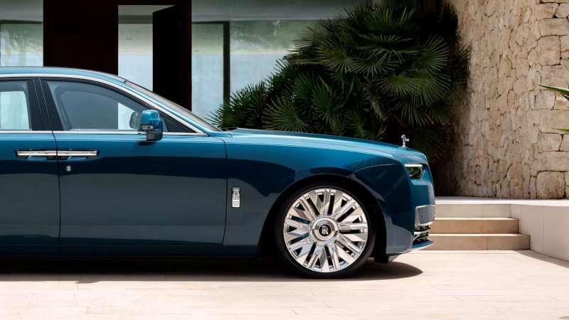 The front side exterior of the Rolls-Royce Ghost