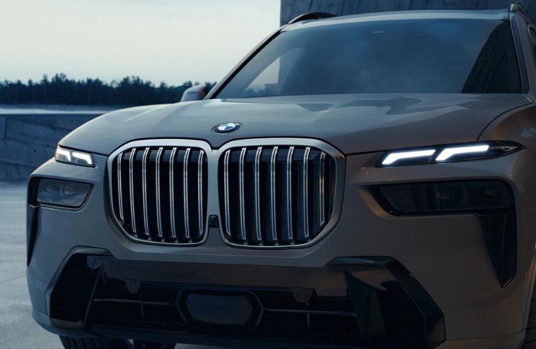 Close up view of the front end of a gray 2022 BMW X7.