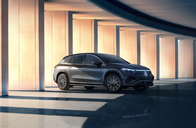2025 Mercedes-Benz EQS front and side view
