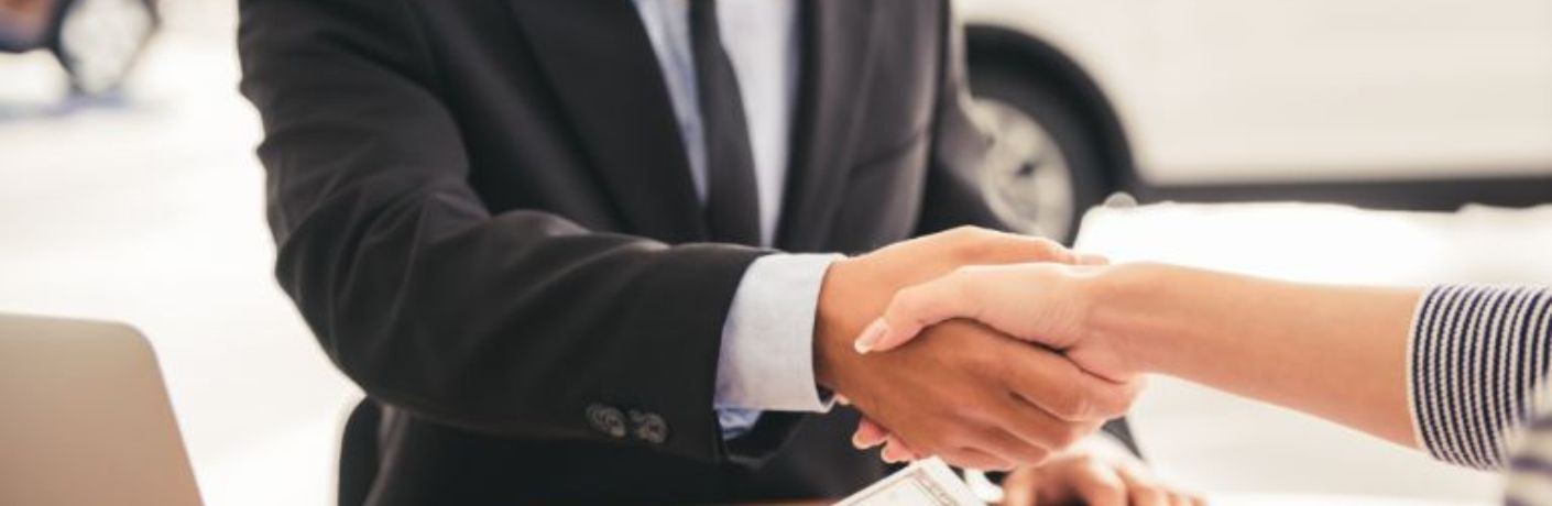 manager shaking hand with the customer