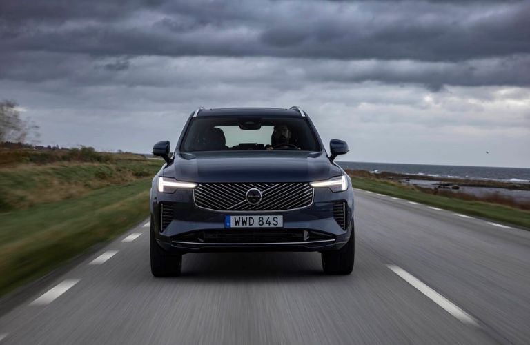 2025 Volvo XC90 exterior front view