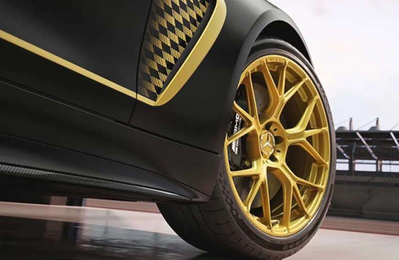 A view of the front wheel of the AMG® GT 63 APXGP Edition