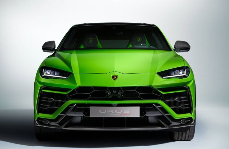Front view of the Lamborghini Urus Pearl Capsule