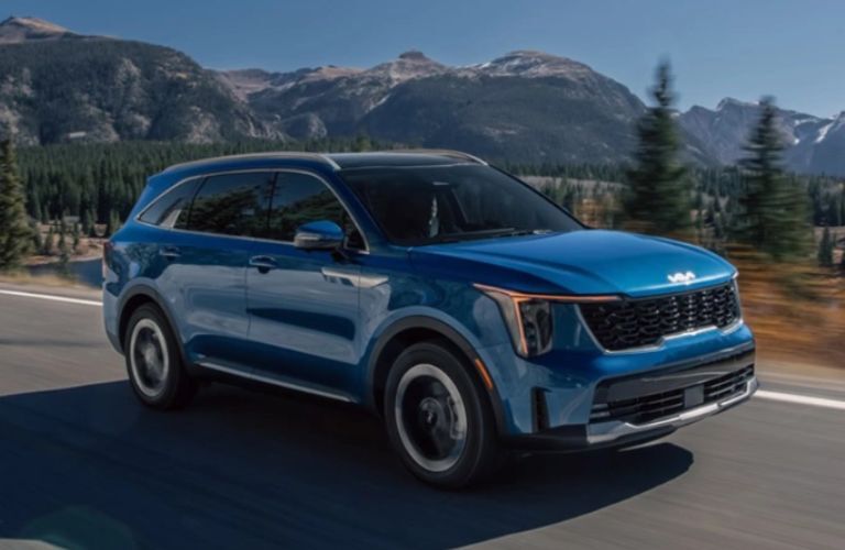 2025 Kia Sorento Hybrid side and front view