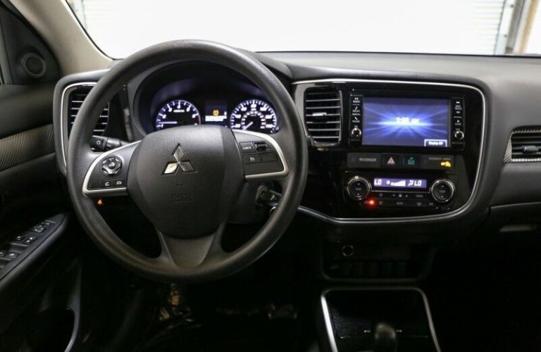 2018 Mitsubishi Outlander dashboard