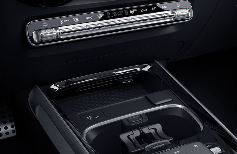 Dual Climate zones in the 2023 Mercedes-Benz GLB 250 SUV