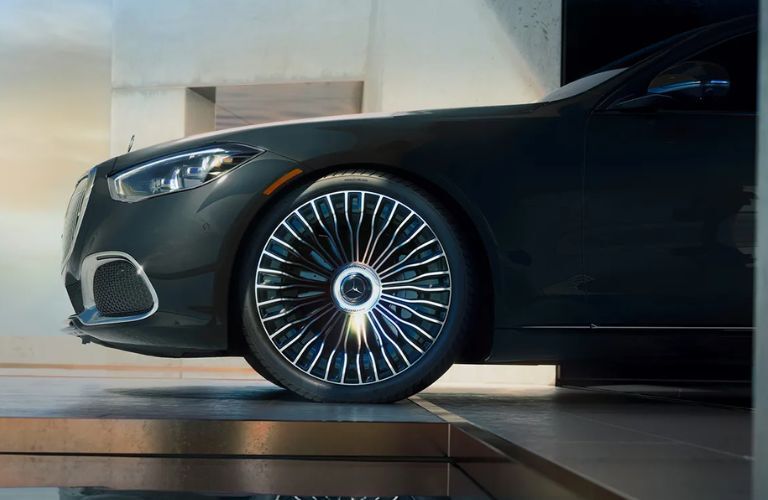 Front wheel of the 2023 Mercedes-Benz Maybach S 580 4MATIC® Sedan