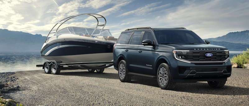 The 2027 Ford Expedition Platinum towing a large lake boat near Winder, GA