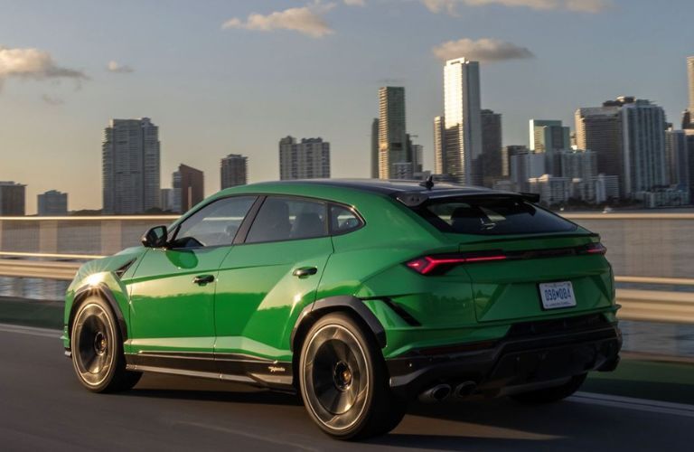 Lamborghini Urus exterior rear looks
