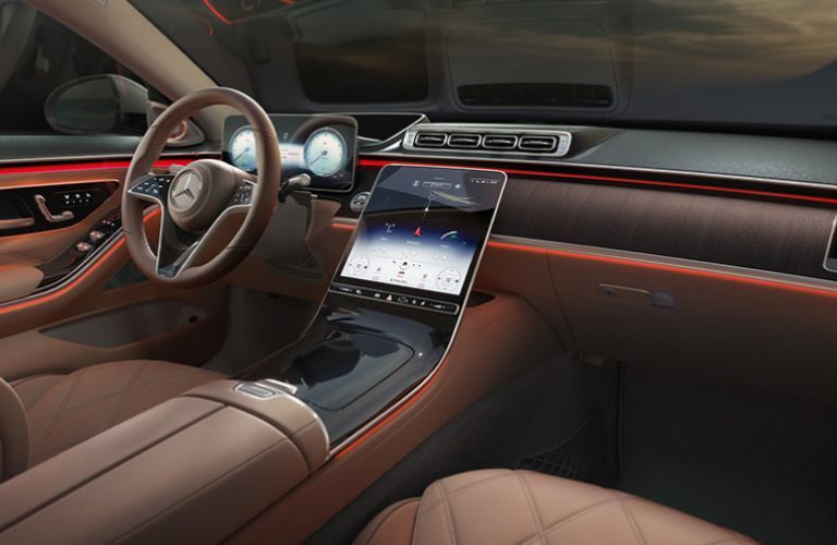 2022 Mercedes-Maybach S 580 4MATIC dashboard side view