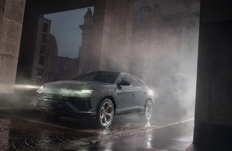 diagonal front view image of the Lamborghini Urus