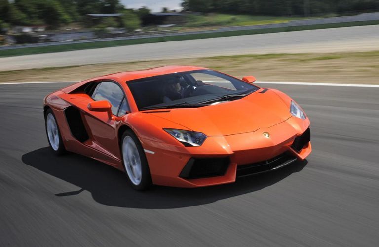 Lamborghini Aventador exterior side look