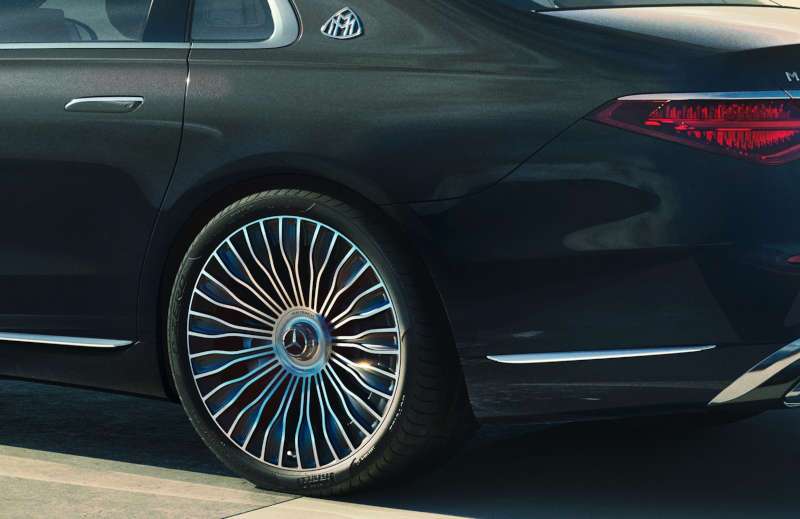 A detail of the high performance rear wheel of the 2026 Mercedes-Maybach S 680 4MATIC®