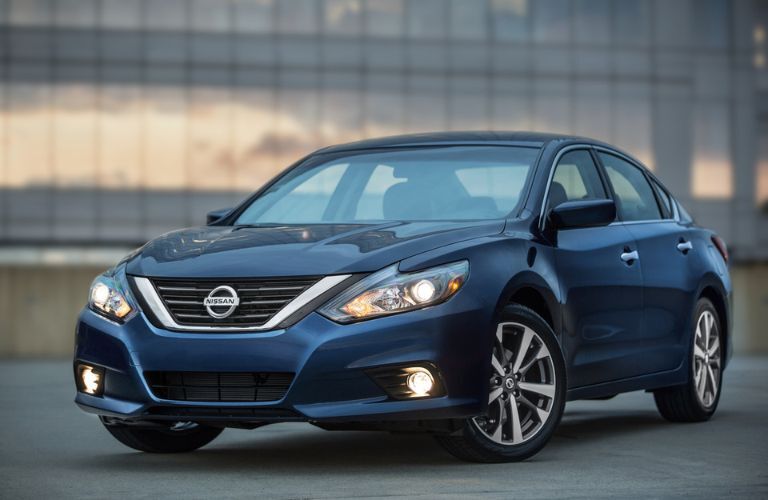 front quarter view of the 2016 Nissan Altima