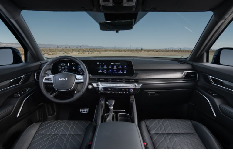 2023 Kia Telluride Infotainment System in the Front Row