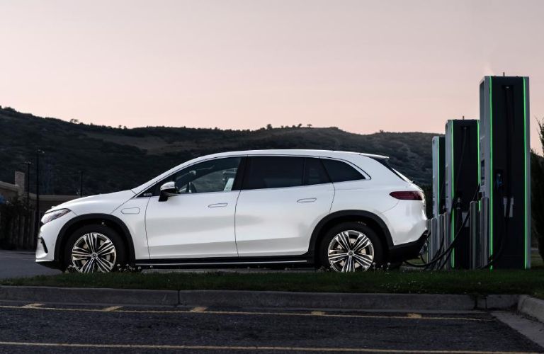 2023 Mercedes-Benz EQS SUV Charging
