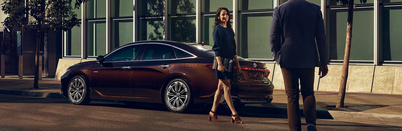 2021 Toyota Avalon Hybrid brown side view