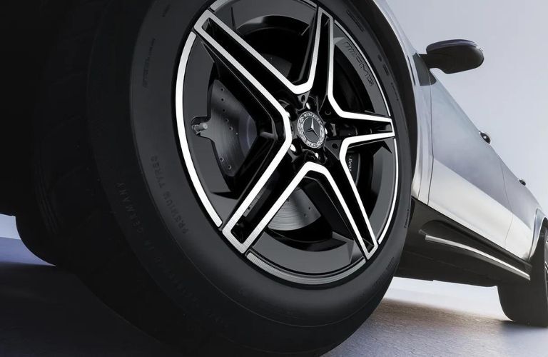wheel and rim of the 2024 Mercedes-Benz GLE 580 4MATIC
