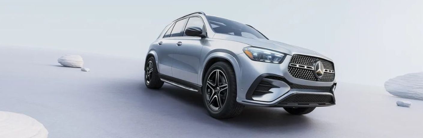Front three-quarter view of the 2024 Mercedes-Benz GLE