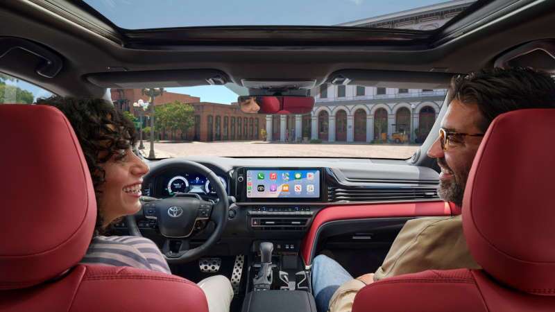 The cockpit of the Toyota Camry Hybrid