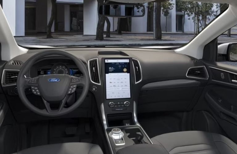 2024 Ford Edge SE front seats and steering wheel