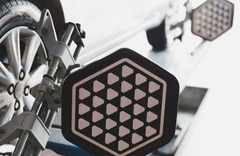 Wheel alignment machine clamp