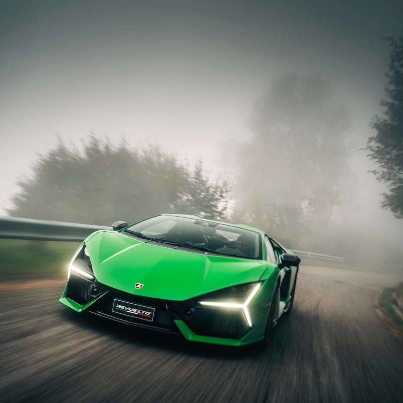 Front end view image of the Lamborghini Revuelto