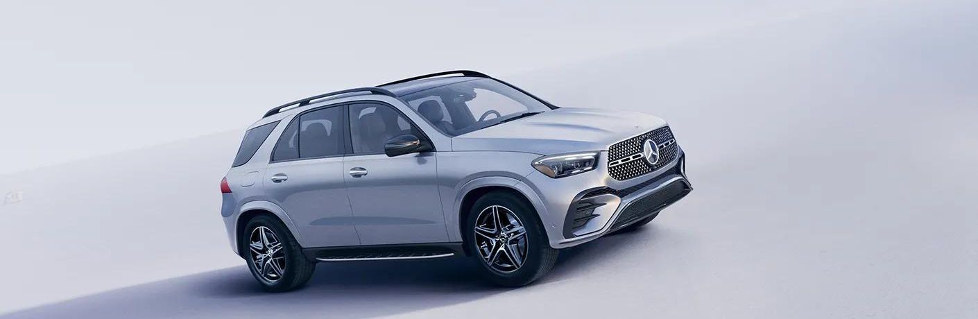 Front-quarter view of the 2024 Mercedes-Benz GLE 450e 4MATIC Gray