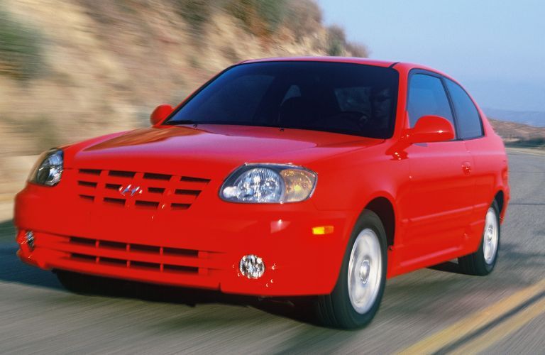 Front three-quarter view of the 2003 Hyundai Accent