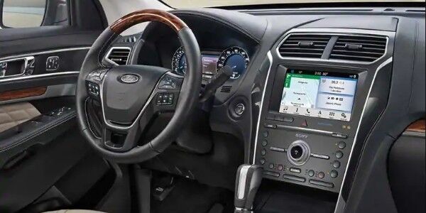 Steering wheel and centre touchscreen of 2019 Ford Explorer Platinum