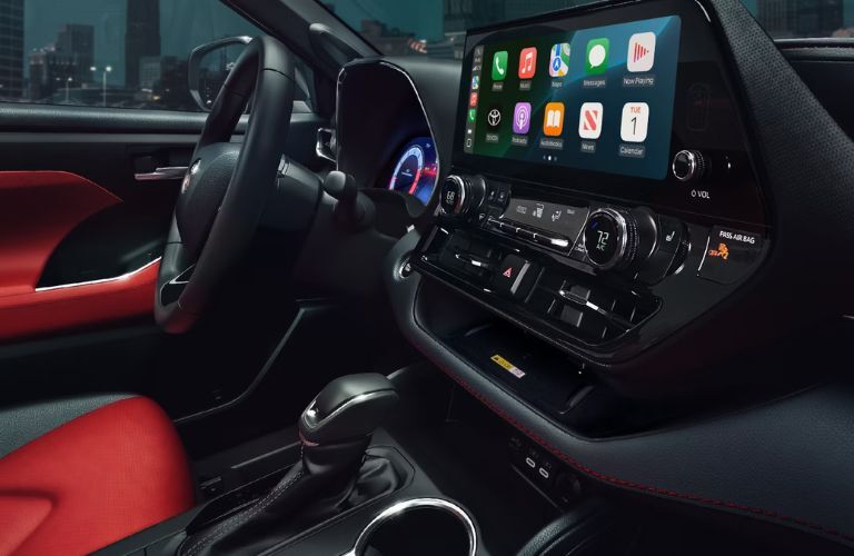 dashboard view of the 2025 Toyota Highlander Hybrid