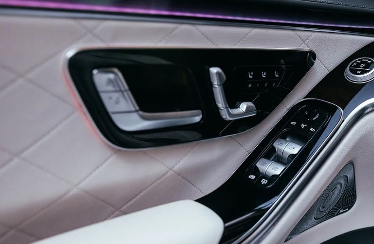 Side door of the 2023 Mercedes-Benz S 580e 4MATIC® Sedan