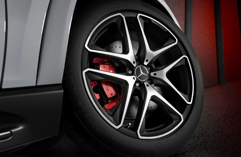Front wheel of the 2024 Mercedes-Benz AMG® GLE 53