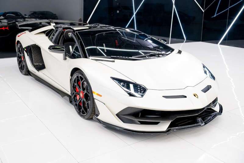 A front exterior view of the 2020 Lamborghini Aventador SVJ