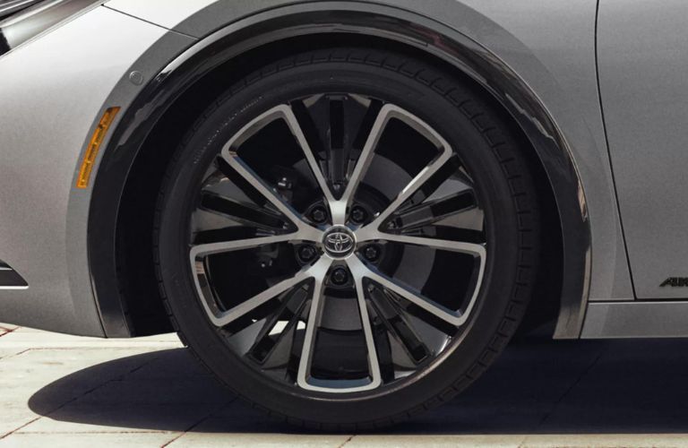 The wheel of the 2022 Toyota Prius is shown.