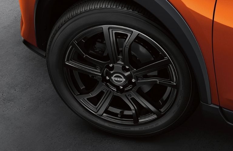View of the wheel of the 2022 Nissan Kicks