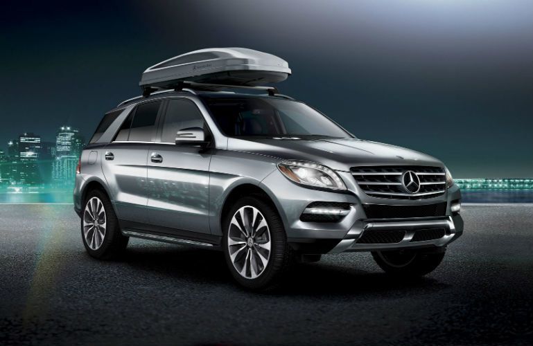 2015 Mercedes-Benz M-Class exterior front quarter view