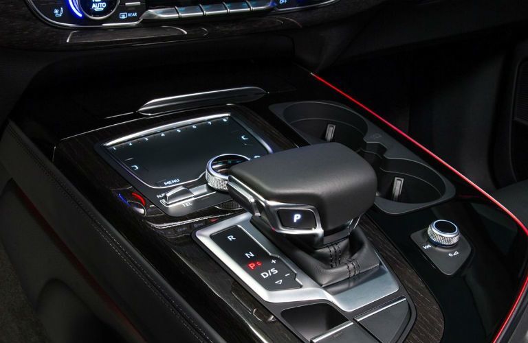 2017 Audi Q7's shifter