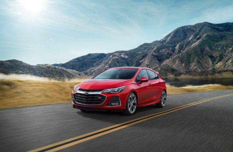 2019 Chevy Cruze Hatch RS’ front fascia on the road