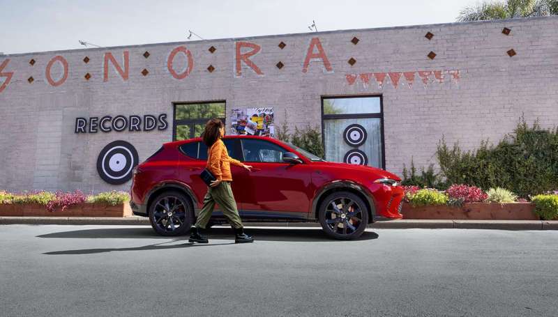 A side exterior view of the 2025 Dodge Hornet