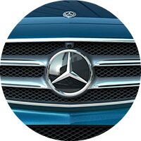 2018 Mercedes-Benz E-Class emblem and front grille