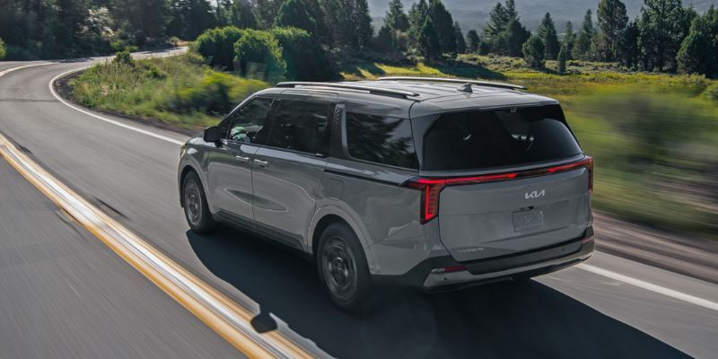 Pre-Owned Kia Carnival MPV