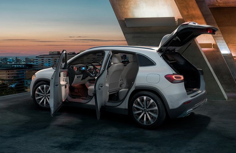 GLA 250 in Digital White with 19-inch 10-spoke wheels