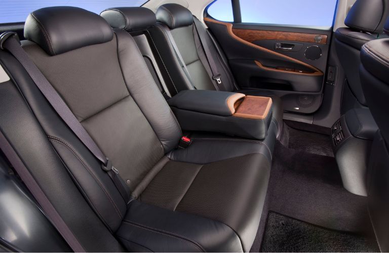 Rear row view of the 2010 Lexus LS 460