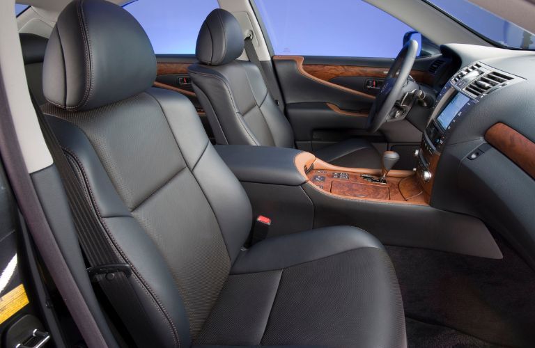 Front row view of the 2010 Lexus LS 460